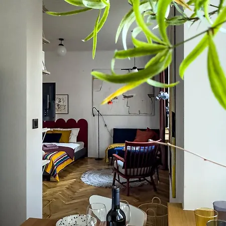 Tranquil Old Town Retreat Apartment